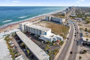 Blue Horizon-Steps to beach-Pool-Kitchen-Slps3-Gym