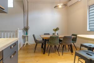 CR3, Duplex climatisé et confortable en hypercentre de Troyes, maison à colombage