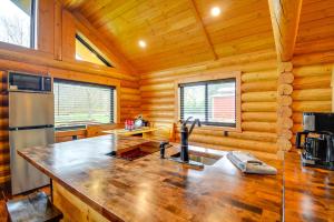 Near Trails & Rivers! Trybett Cabin in Forks