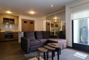 Brezzo Poolside Living 2BR in Miraflores