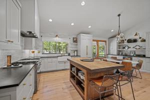 4 Pine Bough Lane