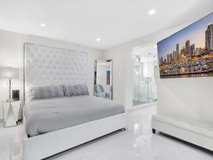 Playhouse! 3mins Hard Rock, Heated Pool, Tub & Games