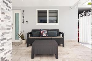 Playhouse! 3mins Hard Rock, Heated Pool, Tub & Games
