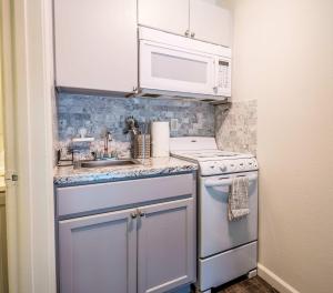 Tolleson Studio Retreat with Pool Access