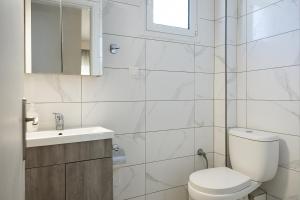 Zeusplace Paralia Apartment 2 and Private Parking