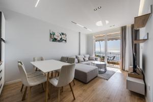 Chic Seafront Suite By PS