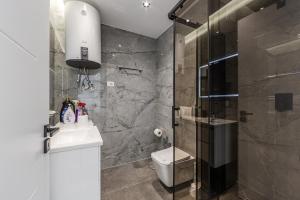 Chic Seafront Suite By PS