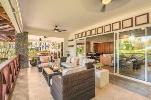 Private terrace with 3br and beach access