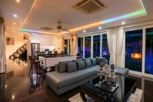 Luxury 5BR Villa Jomtien - Pool, Sports & Karaoke