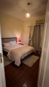 Room King bed with shared bathroom Amazing view Downtown