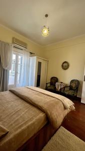 Room King bed with shared bathroom Amazing view Downtown