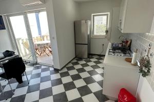 Apartments by the sea Mirca, Brac - 24865