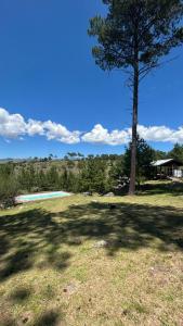 Cabaña de montaña con pileta en hermoso predio