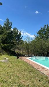 Cabaña de montaña con pileta en hermoso predio
