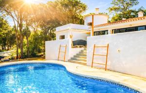 Nice Home In Calahonda