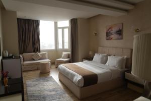 Wonders Pyramids Hotel