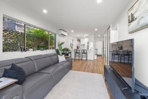 Surfers Paradise Waterfront Escape