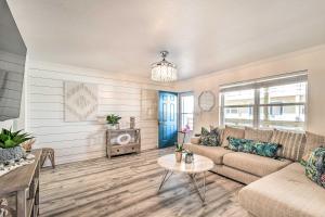 Gulf Shores Beach Condo with Pool