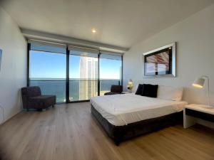 Oceanview 2BR Retreat in Surfers Paradise
