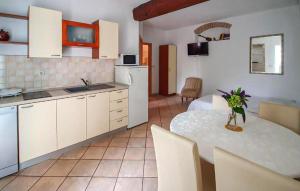 1 Bedroom Beautiful Apartment In Bol