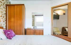 1 Bedroom Beautiful Apartment In Bol