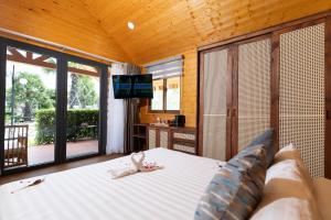 Hoàng Long Tropical - Farmstay