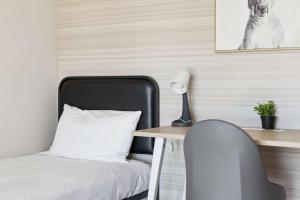 Modern Single Room Near Station & Easy M2 or M7 with Shared Bathroom and Kitchen