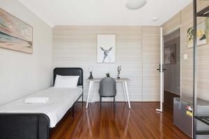Modern Single Room Near Station & Easy M2 or M7 with Shared Bathroom and Kitchen