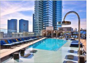 Stay Together Suites - Condominium Sleeps 14 with Iconic Vegas Views, Attached to The Cosmopolitan, NO RESORT FEES