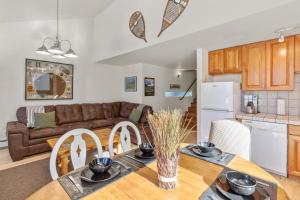 Perfect Base Lift 7 Ski HotTub Access 3 Bd 3 Ba Sleeps 8