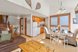 Perfect Base Lift 7 Ski HotTub Access 3 Bd 3 Ba Sleeps 8