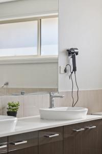 Modern Double Room with Ensuite Bath - Near Station - Shared Kitchen