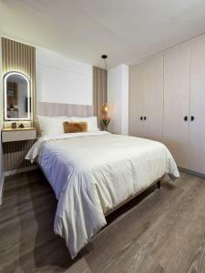 Modern Apt with balcony Close to Larcomar Museums and the best food in Barranco