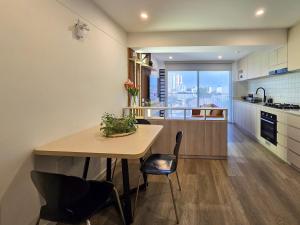 Modern Apt with balcony Close to Larcomar Museums and the best food in Barranco