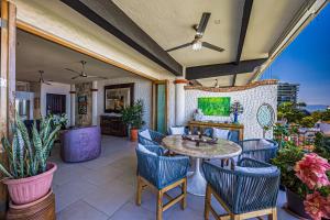 Charming condo featuring ocean views, pool & private terrace