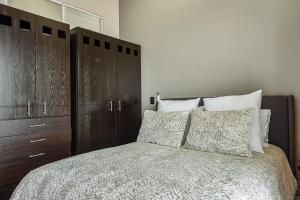 Dog-friendly ocean view penthouse & studio with a full kitchen & kitchenette