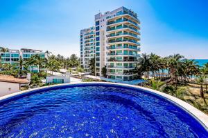 Charming condo with ocean-view, pool & balcony