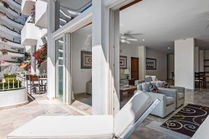 Elegant oceanview suite with private terraces, hot tub, heated pool & gym