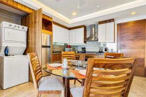 Oceanfront, 8th-floor condo with pool, pool spa & large balcony