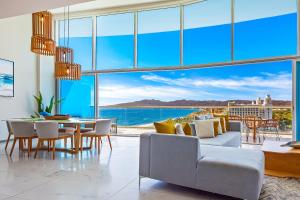 Oceanfront luxury with amazing view, 4 pools, private beach, on-site spa, dining