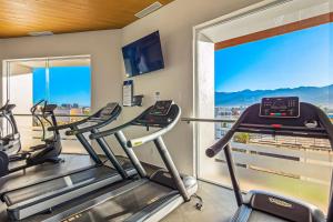 Oceanfront studio with infinity pool, breathtaking views & beach access