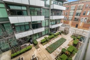 Luxury Fulton Market Condo - Prime Location
