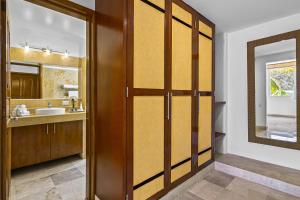 Elegant bayview suite with terrace access, full kitchen, pool, hot tub & gym