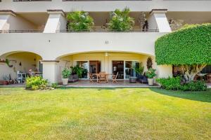 Stylish apartment near beach & dining with pool, hot tub, tennis, & large patio