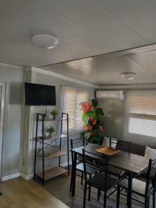 Beautiful Tamarindo Tiny house with AC WIFI