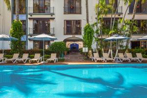 Cozy apartment w balcony, pool views, free Wifi