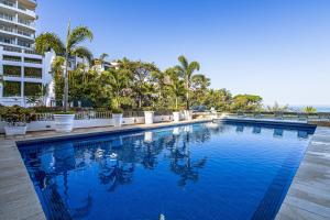 Stunning oceanview suite with cliffside infinity pool, terrace & gourmet kitchen