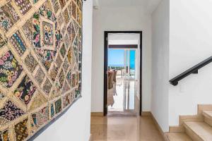 Elegant multi-level penthouse with rooftop Jacuzzi, bay views, pool & game room