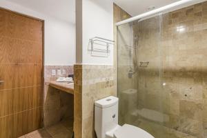 Stylish beach condo with private balcony, pool, AC and fitness room