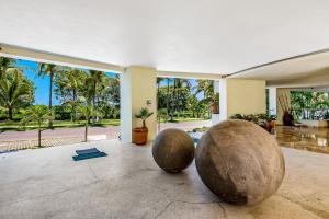 Ocean-view penthouse with private plunge pool & terrace, resort pool